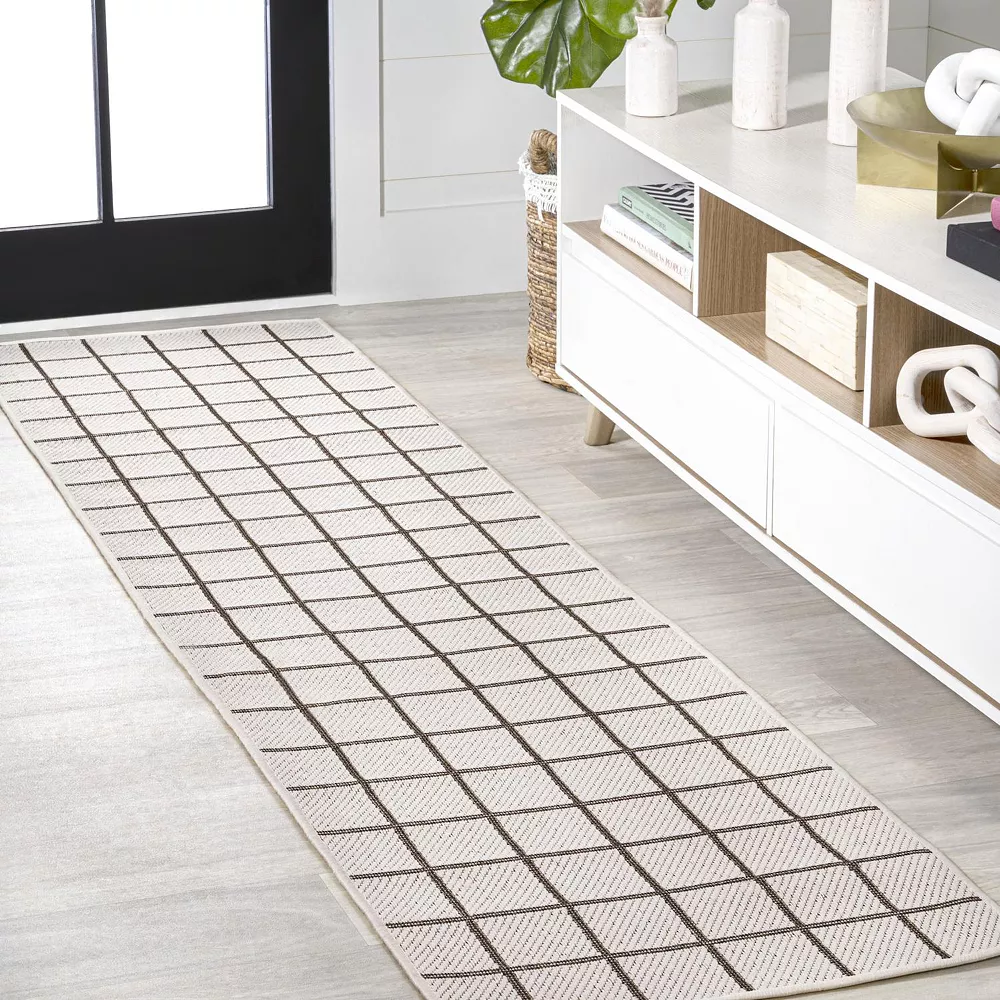 Grid Indoor/Outdoor Rug - Image 4